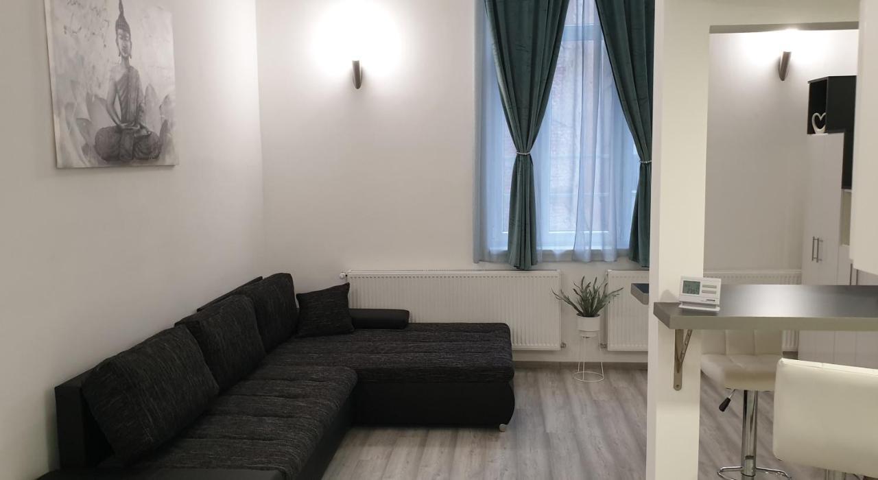 Апартаменти Belvarosi Apartman 2 Мішкольц Екстер'єр фото