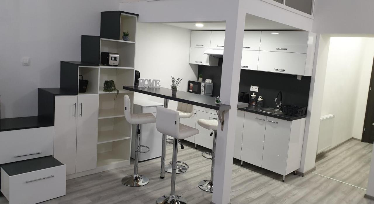 Апартаменти Belvarosi Apartman 2 Мішкольц Екстер'єр фото