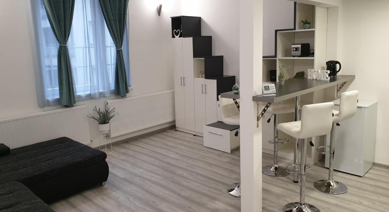 Апартаменти Belvarosi Apartman 2 Мішкольц Екстер'єр фото