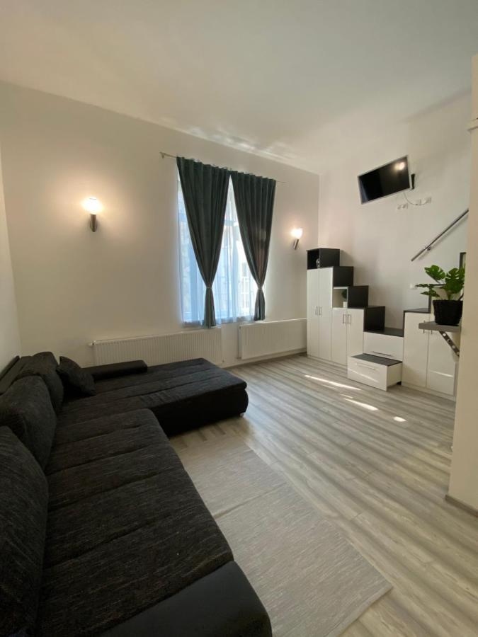 Апартаменти Belvarosi Apartman 2 Мішкольц Екстер'єр фото
