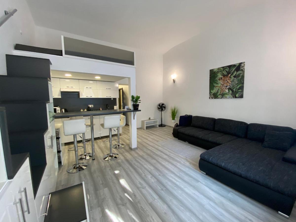 Апартаменти Belvarosi Apartman 2 Мішкольц Екстер'єр фото